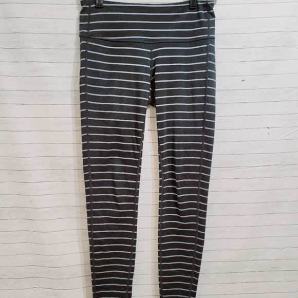 Athleta Chaturanga Cropped Striped Leggings Size XS Black/ Gray - Picture 2 of 10